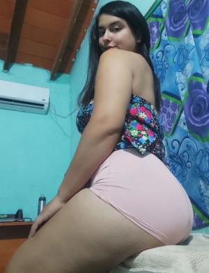 Danna la chica más sumisa disponible para brindarte el mejor servicio virtual esta linda noche para complacerte en las mejores poses o en lo que