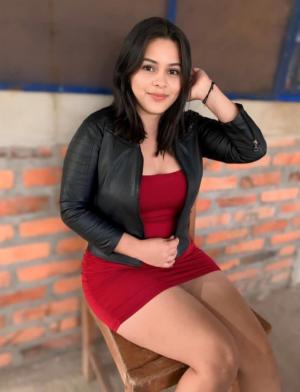 Danna la chica más sumisa disponible para brindarte el mejor servicio virtual esta linda noche para complacerte en las mejores poses o en lo que