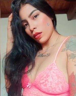 Samantha una linda Morena complaciente